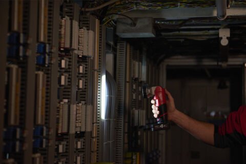 Milwaukee M12 TLED-0 TLED LED FENER ( akü ve şarj cihazı dahil değildir )