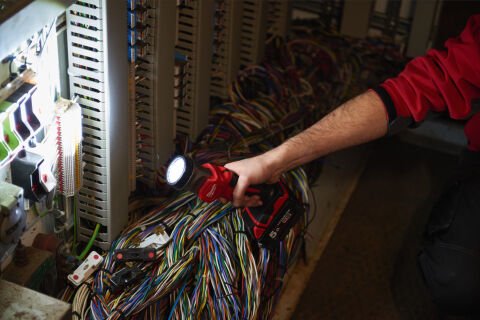 Milwaukee M18 TLED-0 LED FENER ( akü ve şarj cihazı dahil değildir )