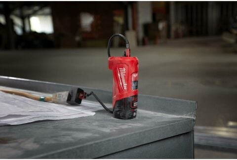 Milwaukee M12 TC USBLİ SEYAHAT ŞARJI