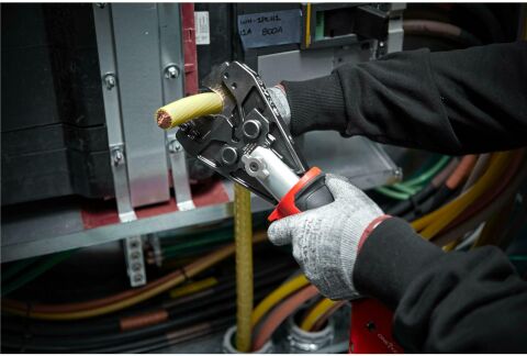 Milwaukee M18 HCCT KESME ÇENE VE AĞZI