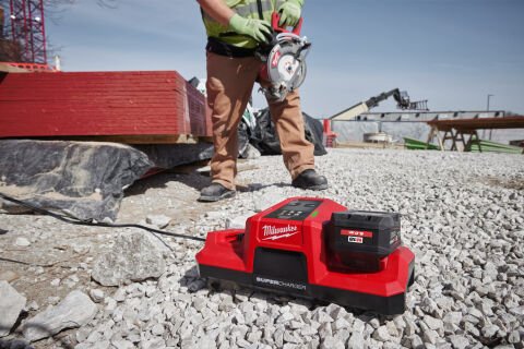 Milwaukee M18 DBSC SÜPER HIZLI ŞARJ CİHAZI