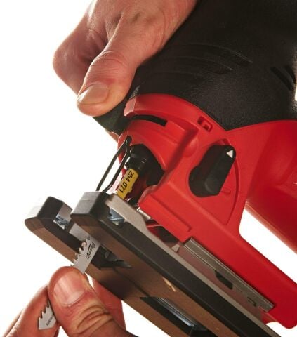 Milwaukee JS 120 X DEKUPAJ MAKİNASI