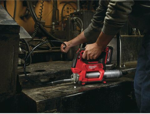 Milwaukee M18 GG-201C AKÜLÜ GRES POMPASI