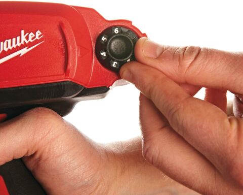 Milwaukee M12 PCG/600A-201B AKÜLÜ SİLİKON TABANCASI ( 600 MG SOSİS )