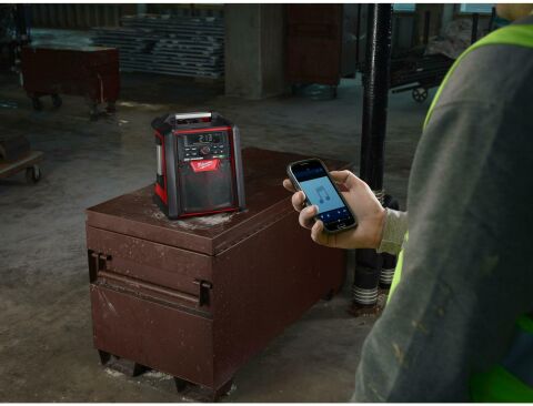 Milwaukee M18 RC-0 RADYO / ŞARJ CİHAZI ( akü ve şarj cihazı dahil değildir )