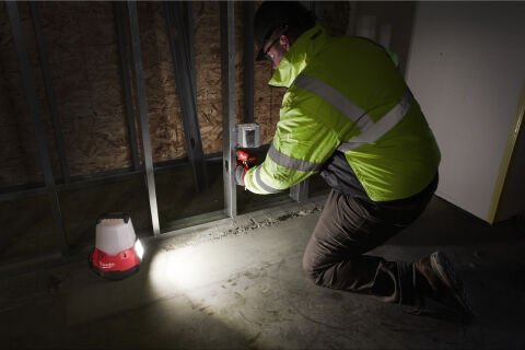 Milwaukee M18 TAL-0 AKÜLÜ ALAN AYDINLATMA ( akü ve şarj cihazı dahil değildir )