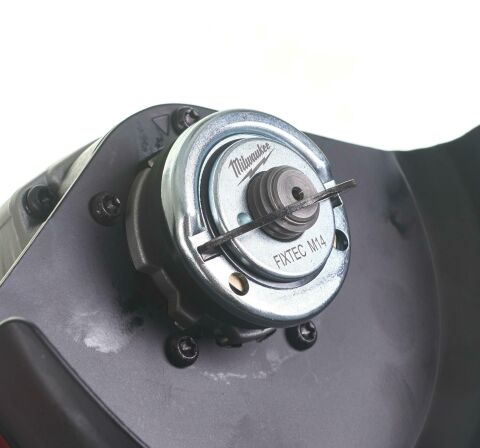 Milwaukee AGV 13-125XSPDEB AVUÇ TAŞLAMA
