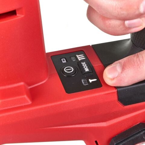 Milwaukee M18 FN18GS-0X AKÜLÜ ÇİVİ ÇAKMA MAKİNESİ ( akü ve şarj cihazı dahil değildir )