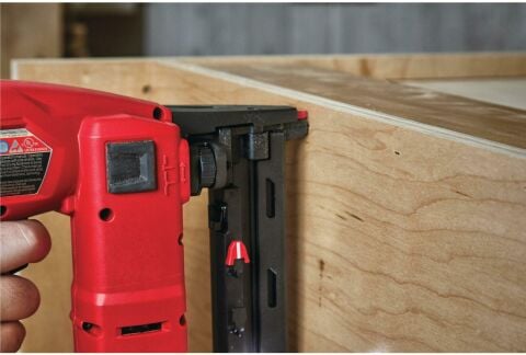 Milwaukee M18 FNCS18GS-202X AKÜLÜ ÇİVİ ÇAKMA MAKİNESİ (ZIMBA MAKİNESİ)