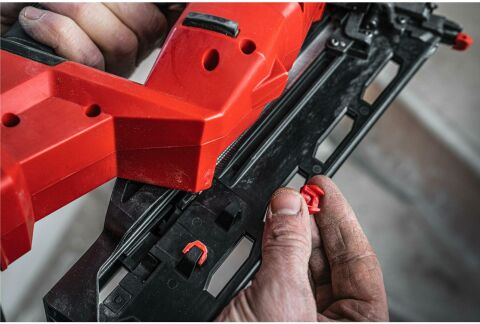 Milwaukee M18 FN16GA-202X AKÜLLÜ ÇİVİ ÇAKMA MAKİNESİ