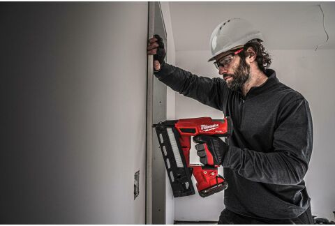 Milwaukee M18 FN16GA-202X AKÜLLÜ ÇİVİ ÇAKMA MAKİNESİ