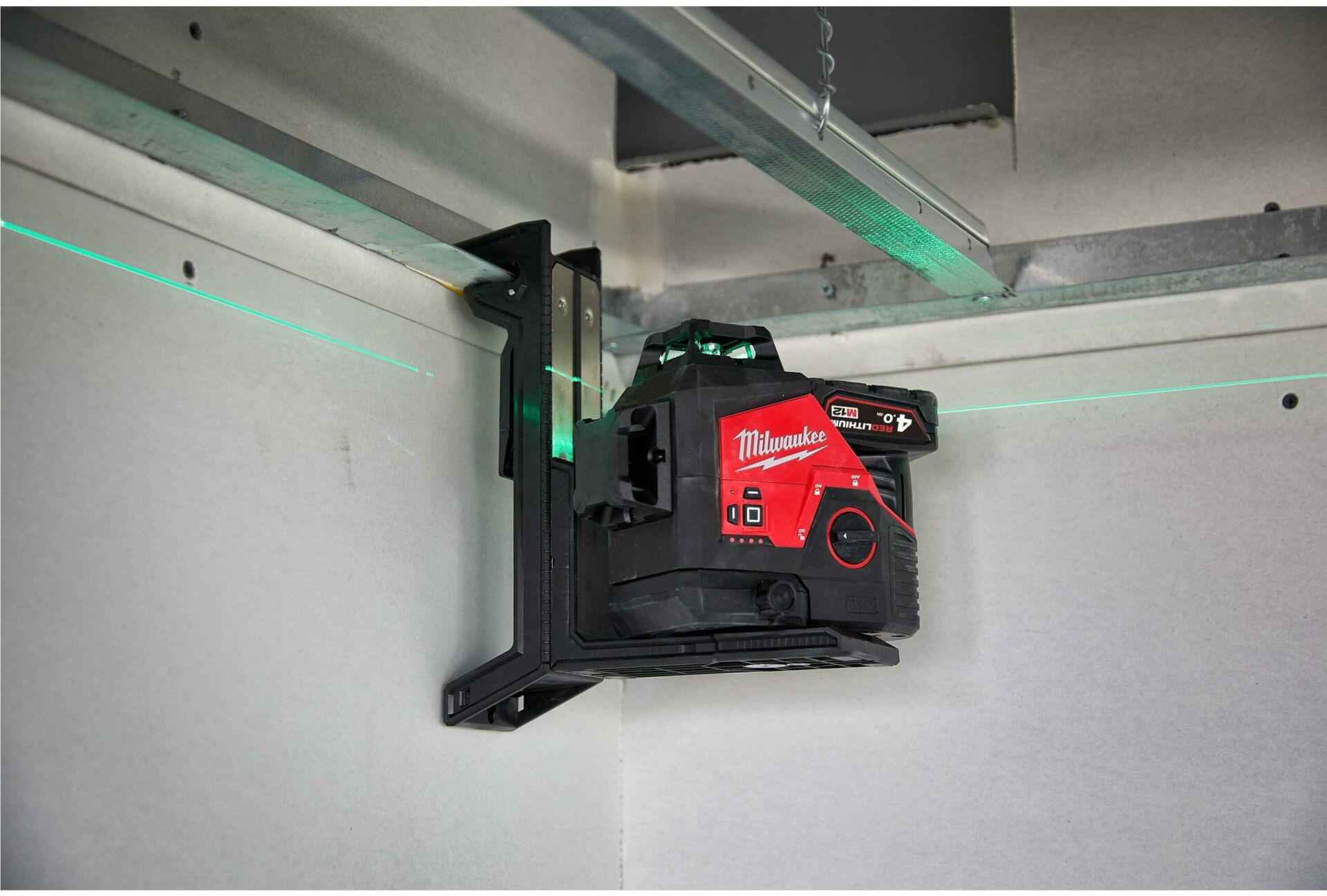 Milwaukee M12 3PL-401C 2 DİKEY 1 YATAY YEŞİL 360 DERECE LAZER TERAZİ