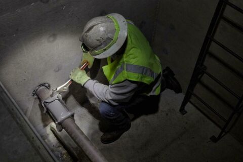 Milwaukee ISHL-0 EX-PROOF ALKALİN KAFA LAMBASI (310 LUMEN)