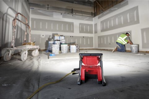 Milwaukee M18 HOAL-0 AKÜLÜ ALAN LAMBASI