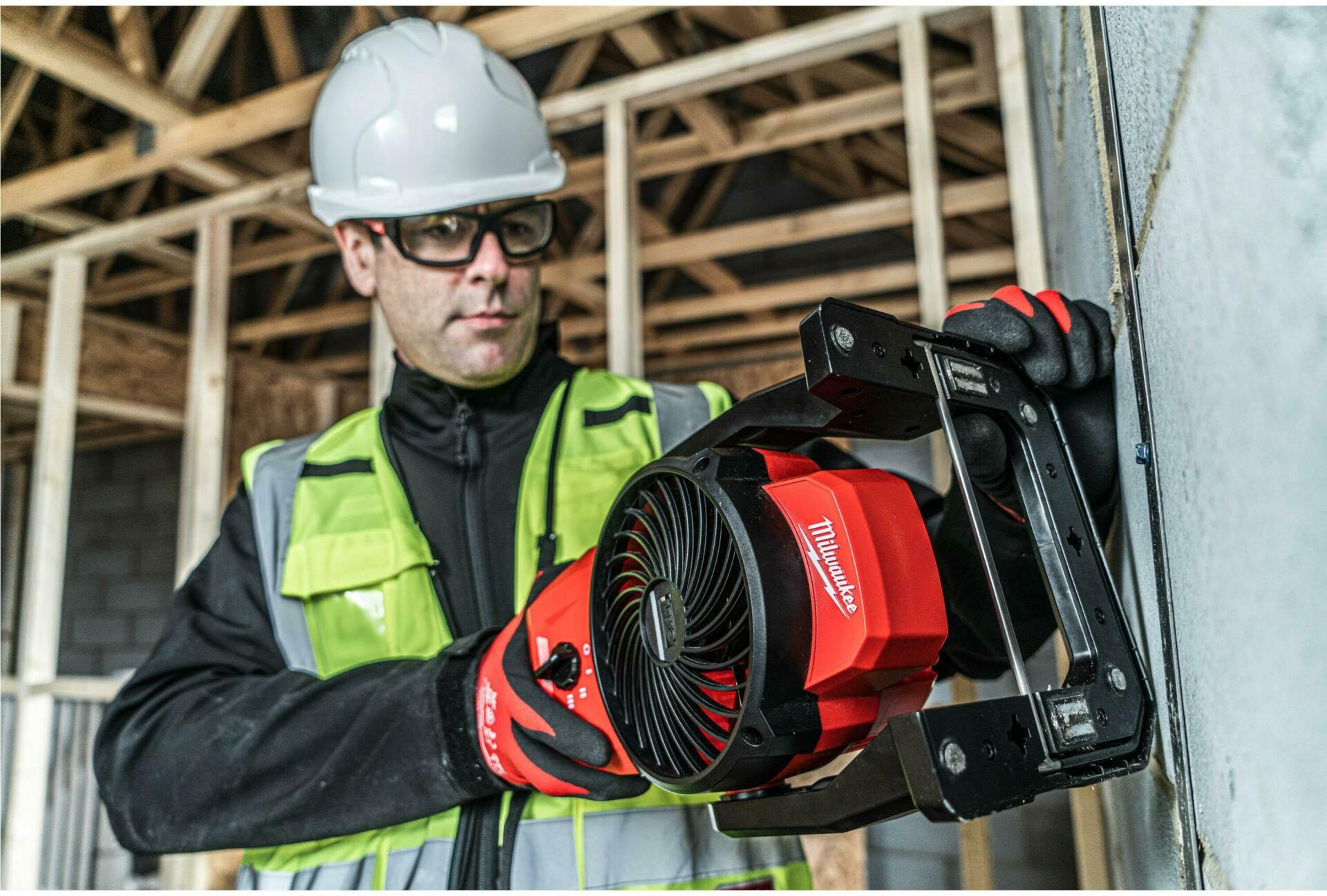 Milwaukee M12 AF-0 AKÜLÜ FAN ( akü ve şarj cihazı dahil değildir )