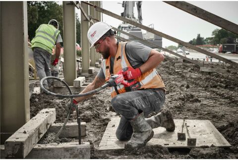 Milwaukee M18 FCVN24-551 AKÜLÜ BETON VİBRATÖRÜ