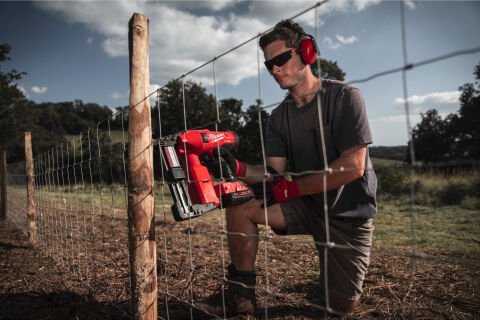 Milwaukee M18 FFUS-302C AKÜLÜ ÇİT ZIMBA-ÇAKMA MAKİNESİ