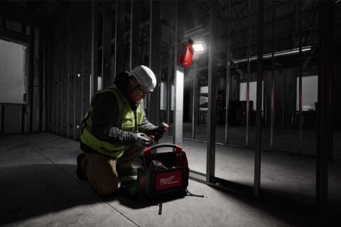 Milwaukee M18 PAL2-0 AKÜLÜ ALAN AYDINLATMA ( akü ve şarj cihazı dahil değildir )