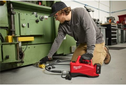 Milwaukee M18 HMP700-501 HİDROLİK MİNİ POMPA