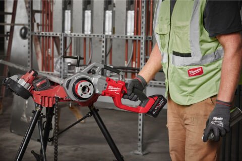 MILWAUKEE M18 FPT114-802CA FUEL ONE-KEY Akülü  1/4'' Boru Diş Açma Makinesi Seti (Kafa Takımıyla)